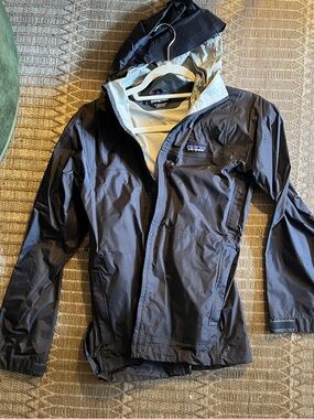 Like new Patagonia torrent shell rain jacket
